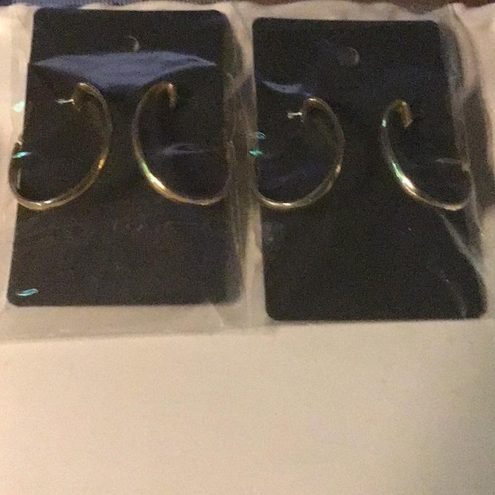 2 sets of hoops earrings